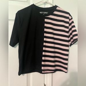 Hot Topic cropped T-shirt